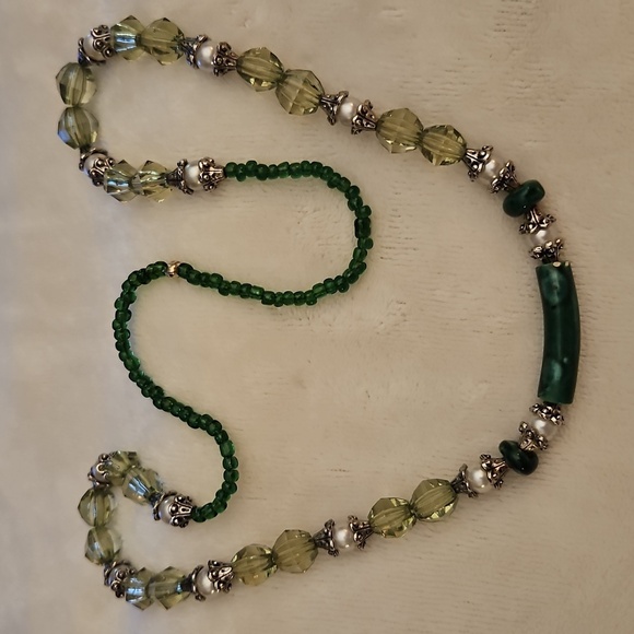 Vtg Green Acrylic Beaded Necklace - Picture 2 of 7